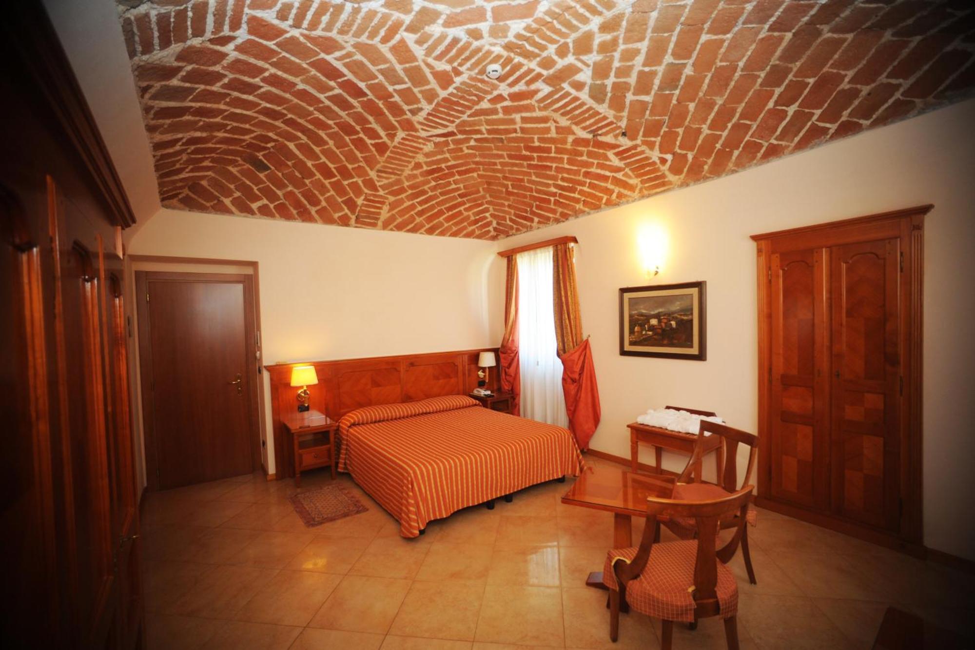 Hotel Acqui & Centro Benessere Acqui Terme Buitenkant foto