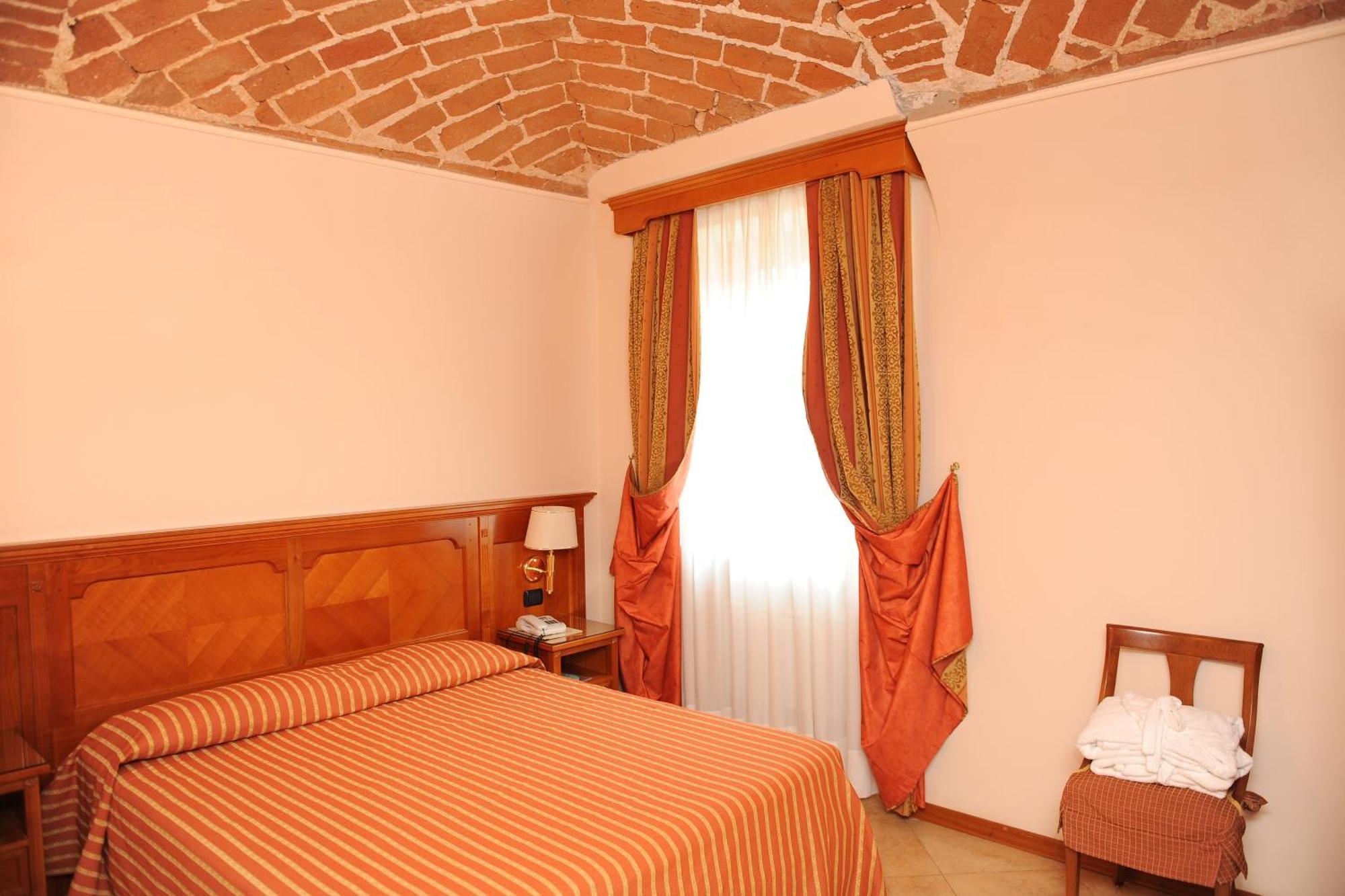 Hotel Acqui & Centro Benessere Acqui Terme Buitenkant foto