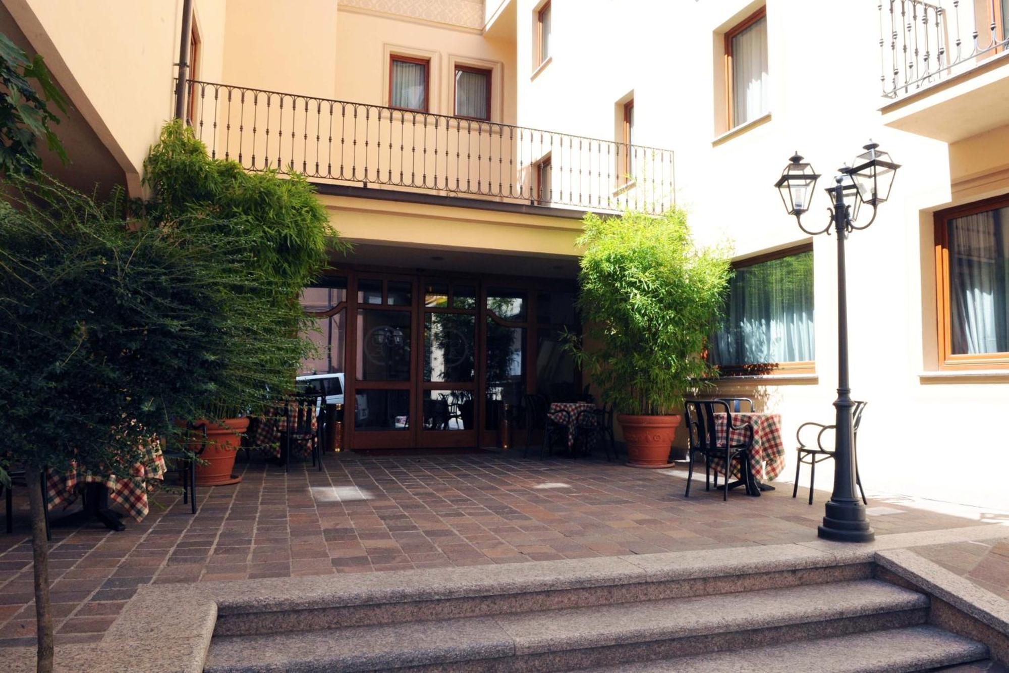 Hotel Acqui & Centro Benessere Acqui Terme Buitenkant foto