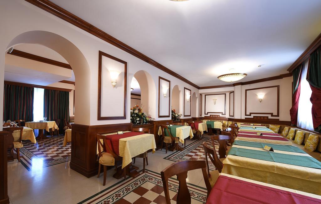 Hotel Acqui & Centro Benessere Acqui Terme Buitenkant foto