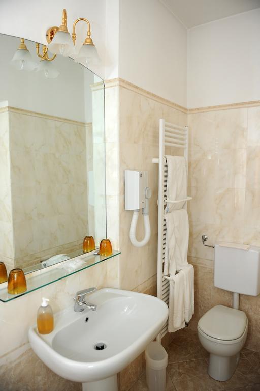 Hotel Acqui & Centro Benessere Acqui Terme Buitenkant foto